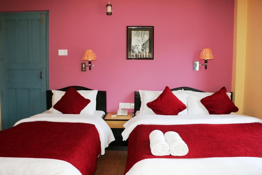 Hotel Silver Oaks Inn Pokhara Room photo