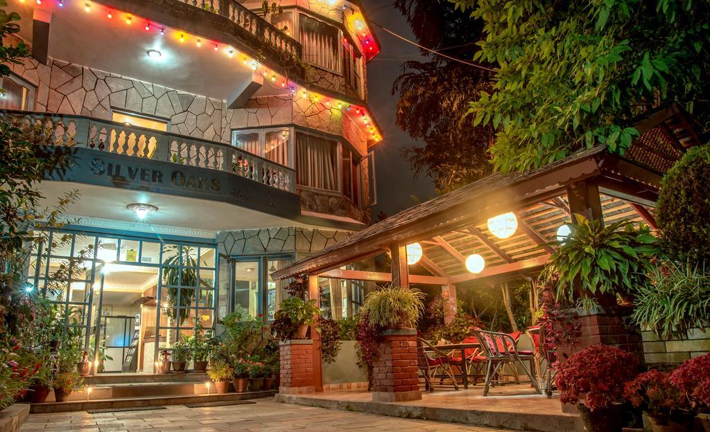 Hotel Silver Oaks Inn Pokhara Exterior photo