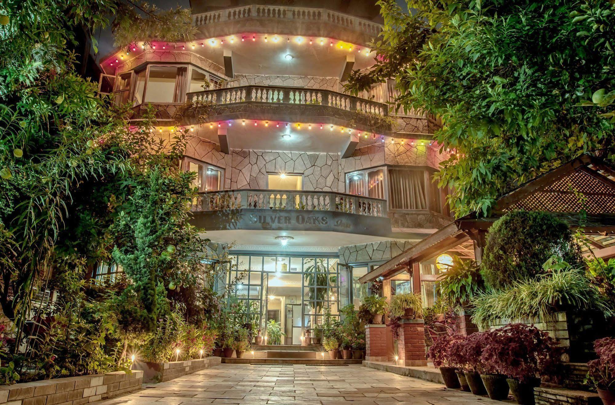 Hotel Silver Oaks Inn Pokhara Exterior photo